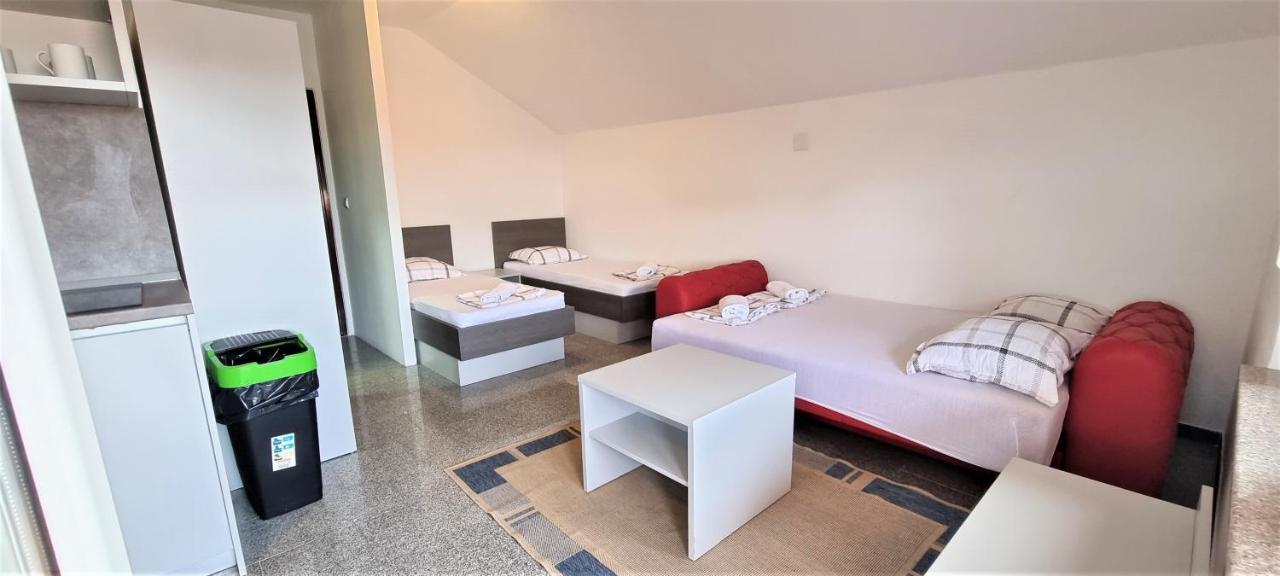 Apartments Prince & Tiffany โนวาลยา ภายนอก รูปภาพ