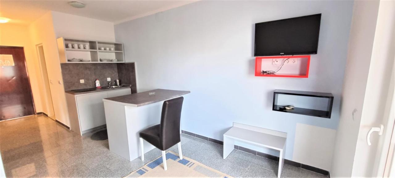Apartments Prince & Tiffany โนวาลยา ภายนอก รูปภาพ