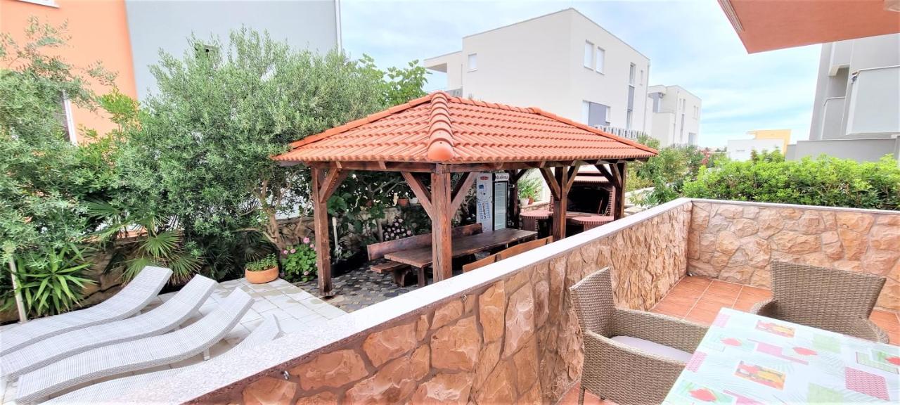 Apartments Prince & Tiffany โนวาลยา ภายนอก รูปภาพ