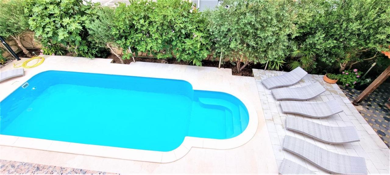 Apartments Prince & Tiffany โนวาลยา ภายนอก รูปภาพ