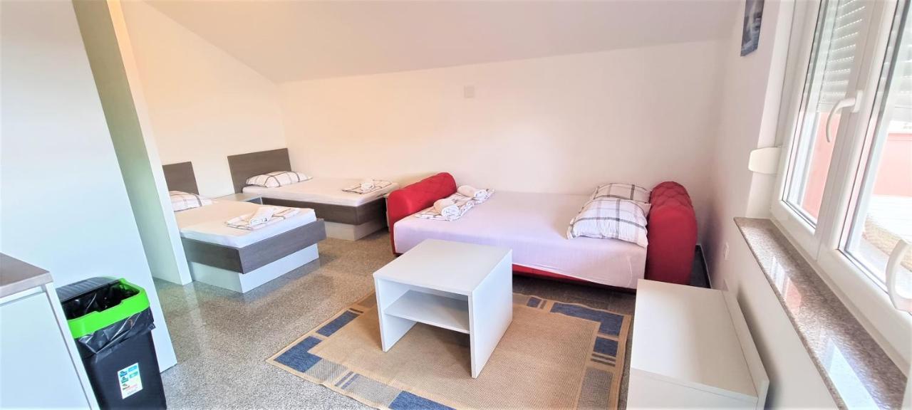 Apartments Prince & Tiffany โนวาลยา ภายนอก รูปภาพ