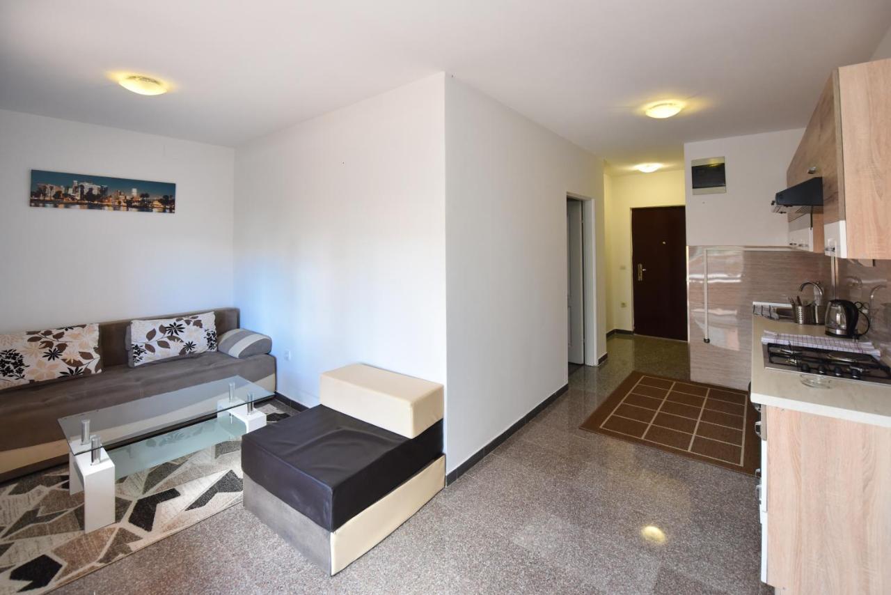 Apartments Prince & Tiffany โนวาลยา ภายนอก รูปภาพ