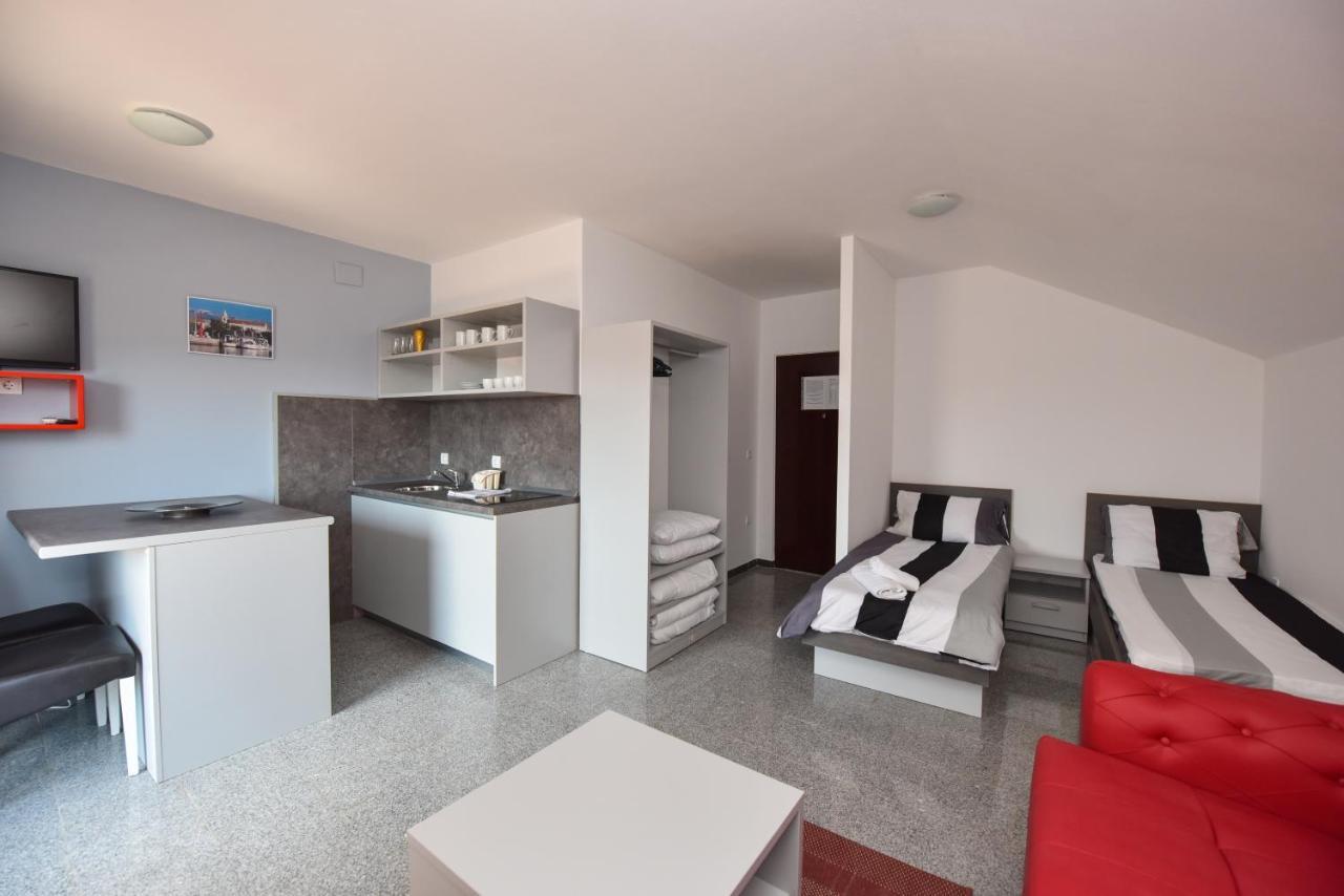 Apartments Prince & Tiffany โนวาลยา ภายนอก รูปภาพ